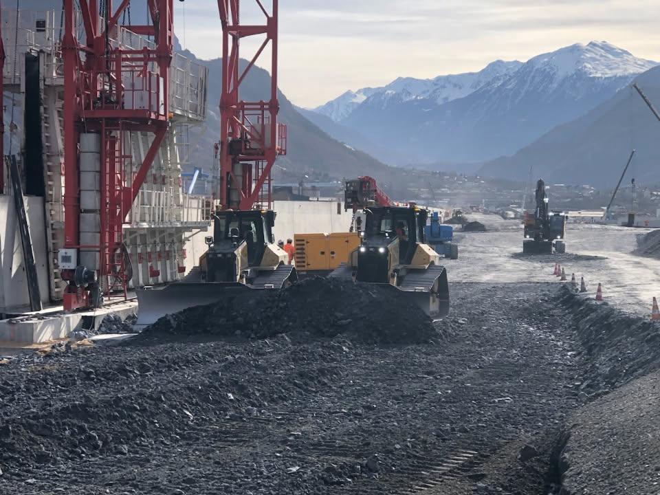 bulldozer en location sur le chantier du tunnel Lyon Turin