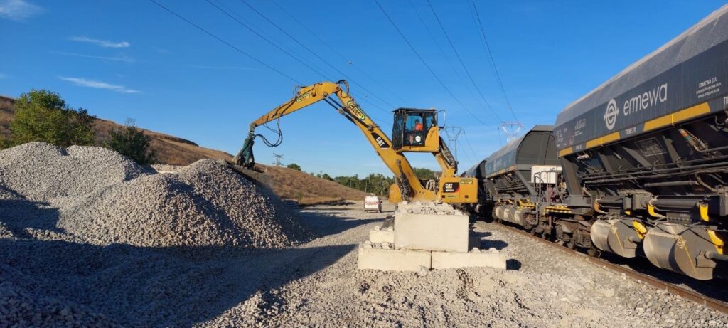 Les engins du groupe Lheureux sur le chantier ferroviaire de la ligne POLT